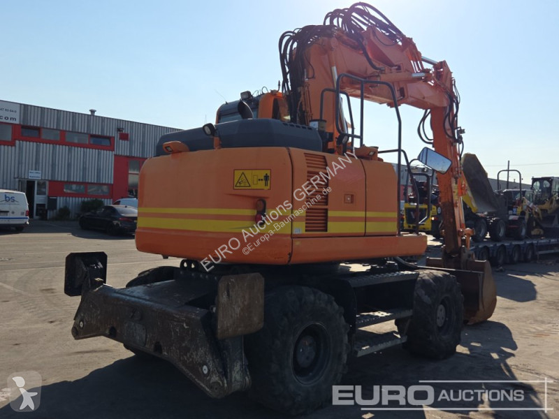 جرافة Komatsu PW148-8