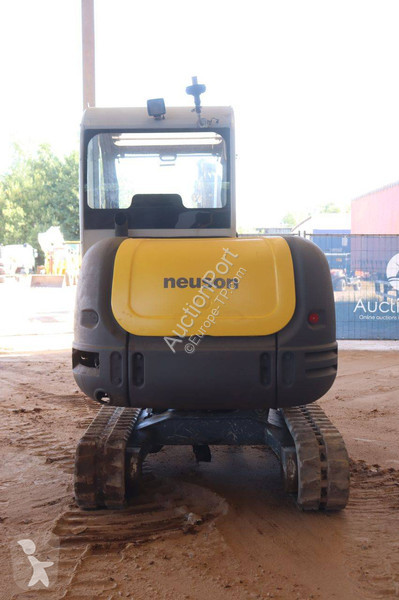 Lopatový nakládač Neuson 3503RD