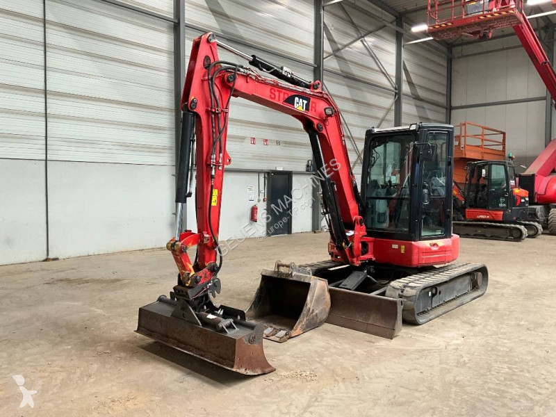 Excavator Caterpillar 305.5 E 2