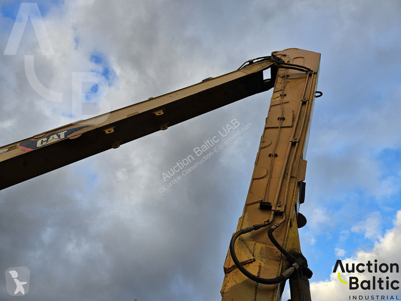 Экскаватор Caterpillar