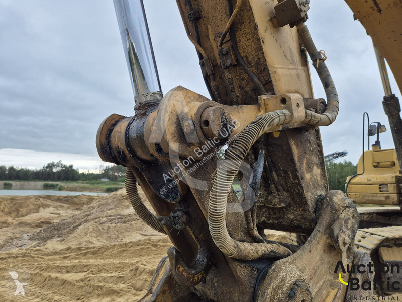 Lopatový nakládač Caterpillar LN