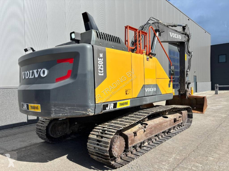 Pelle Volvo 250 ENL (Two buckets)