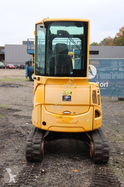 جرافة Yanmar 4