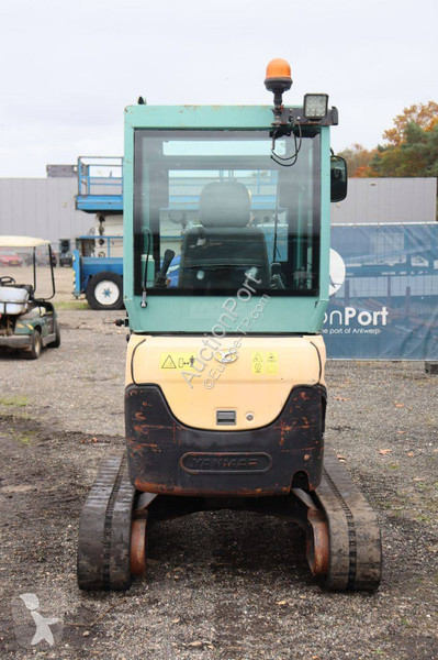 جرافة Yanmar SV22