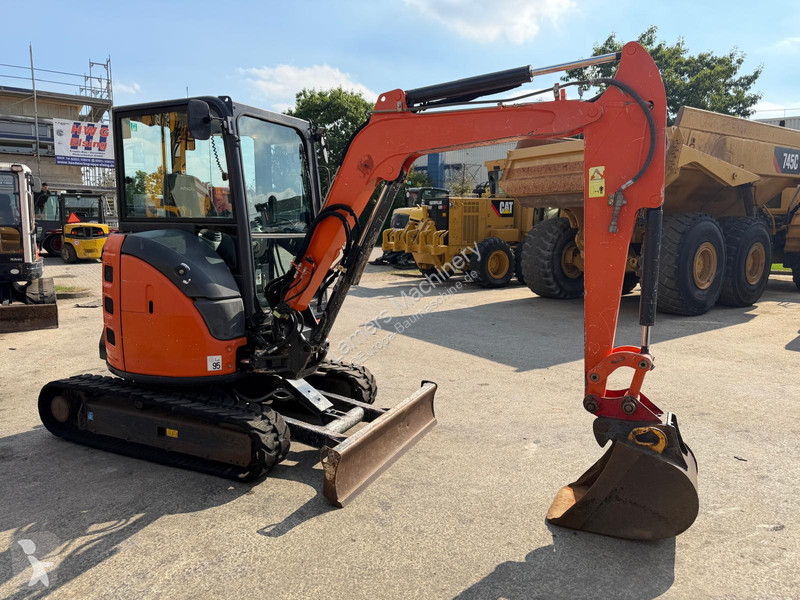 Excavadora Hitachi ZX33U-5 .