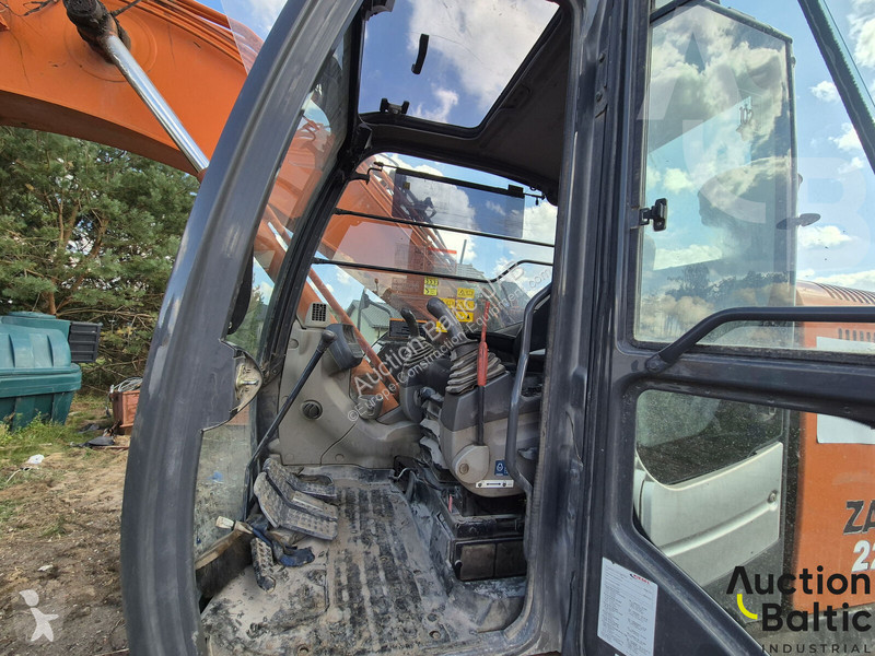 Багер Hitachi 225UsLC-3