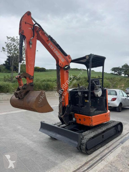 Екскаватор Hitachi ZX26U