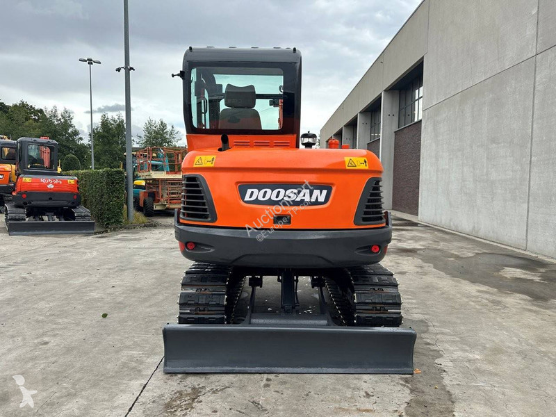 Escavadora Doosan 9C