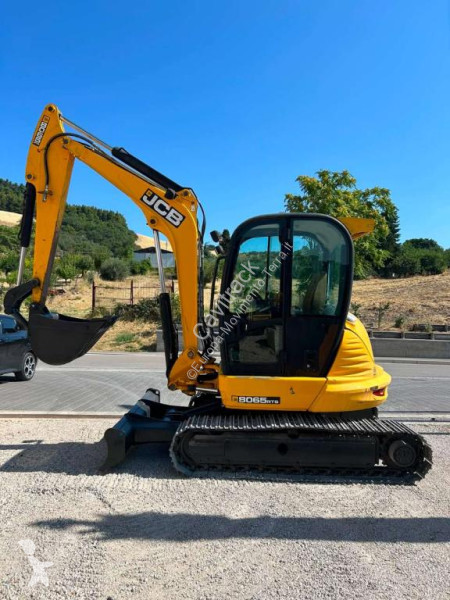 Екскаватор JCB