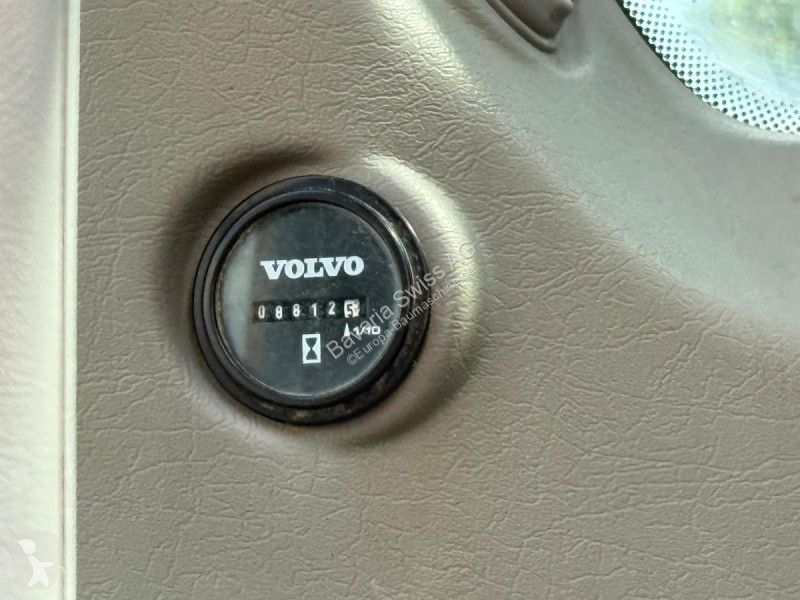Екскаватор Volvo
