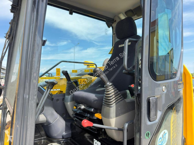 Komatsu MR-11E0 excavator