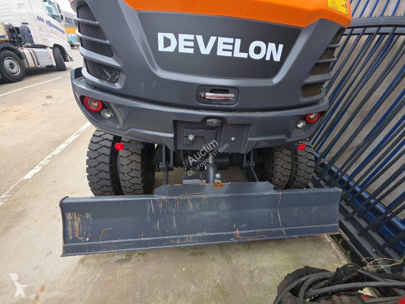 Экскаватор Develon  dx57w-7
