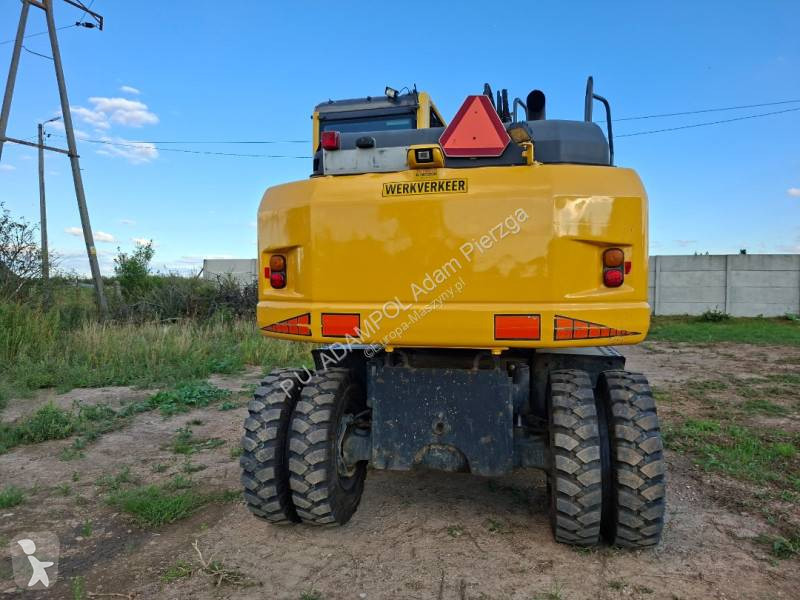 Escavadora Komatsu PW148-8