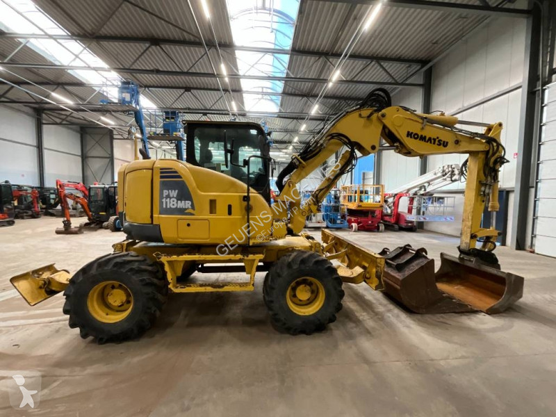 Экскаватор Komatsu MR8