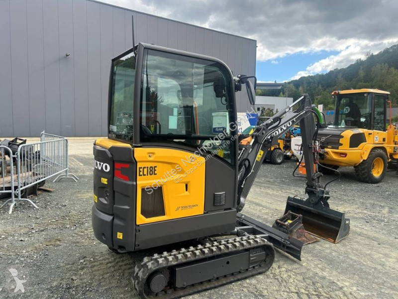 جرافة Volvo EC 18 E
