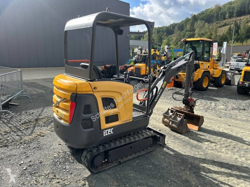 جرافة Volvo EC 15 C