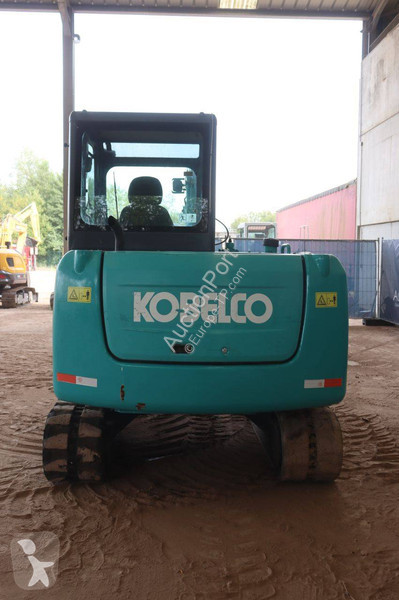 جرافة Kobelco 8