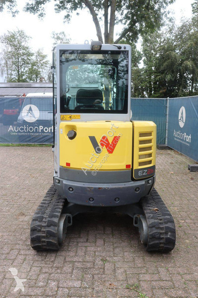جرافة Neuson EZ26