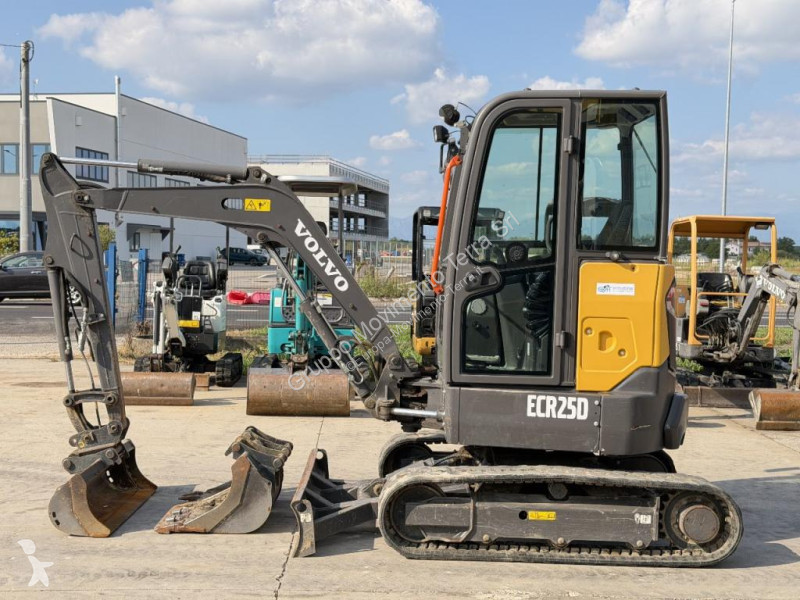 جرافة Volvo ECR25D