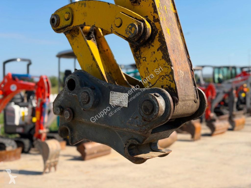جرافة Komatsu PC75R