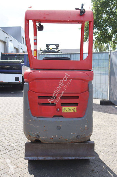جرافة Volvo EC15D