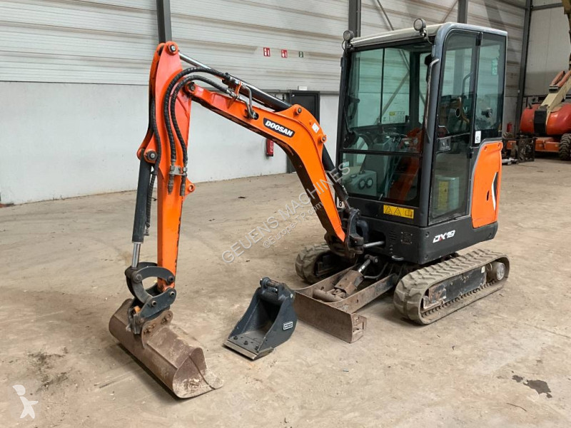 Skovel Doosan DX 19