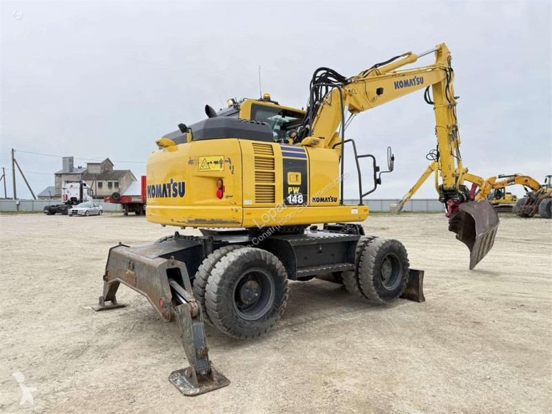 جرافة Komatsu PW 148-8