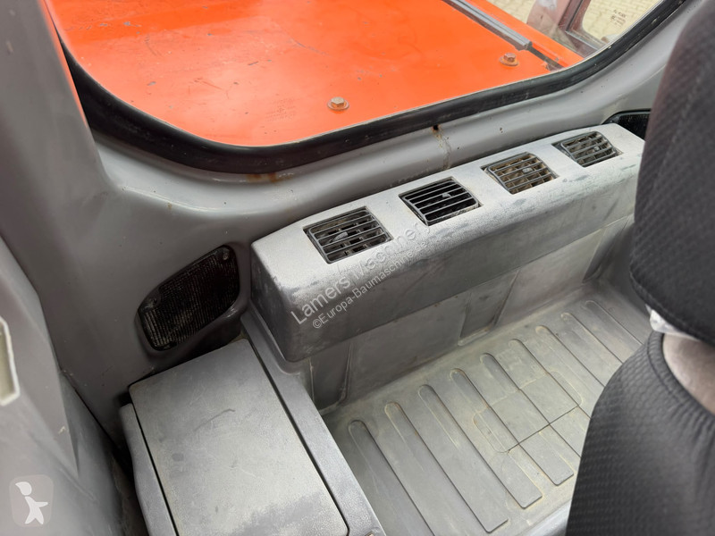 جرافة Hitachi ZX210 LC1