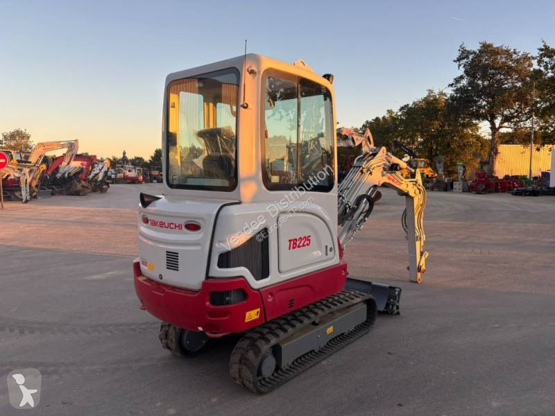 Skovel Takeuchi TB225