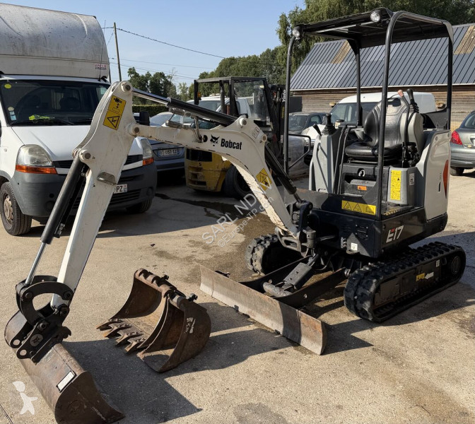 Skovel Bobcat E17