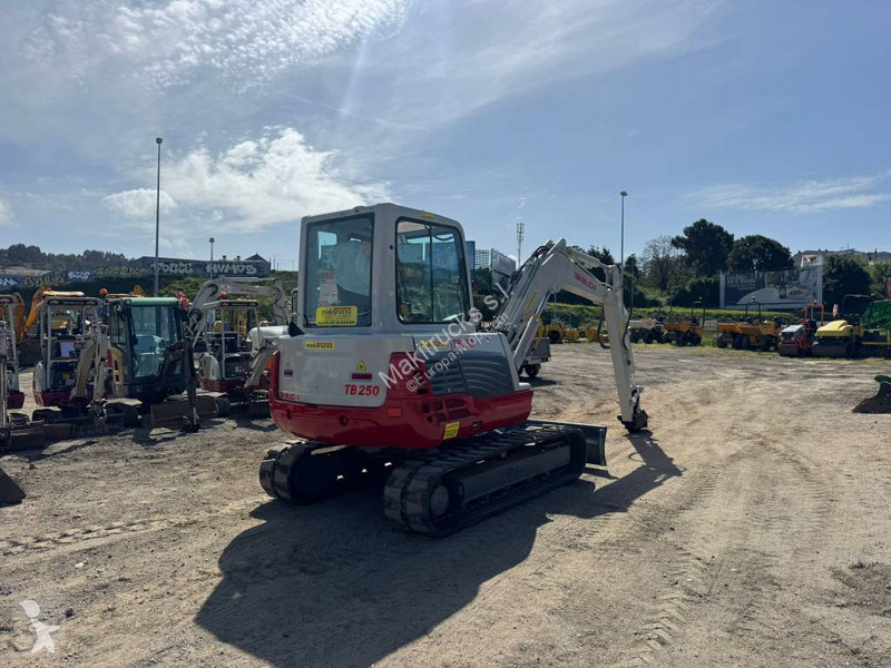 Skovel Takeuchi
