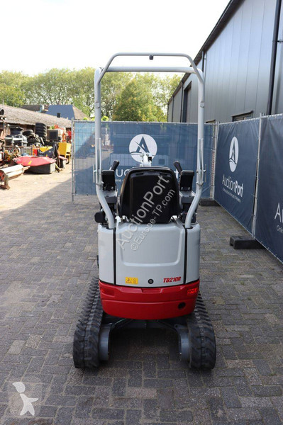 Skovel Takeuchi TB210R