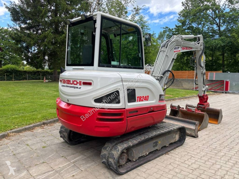 Skovel Takeuchi TB 240