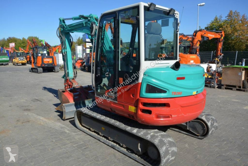 Escavadora Takeuchi