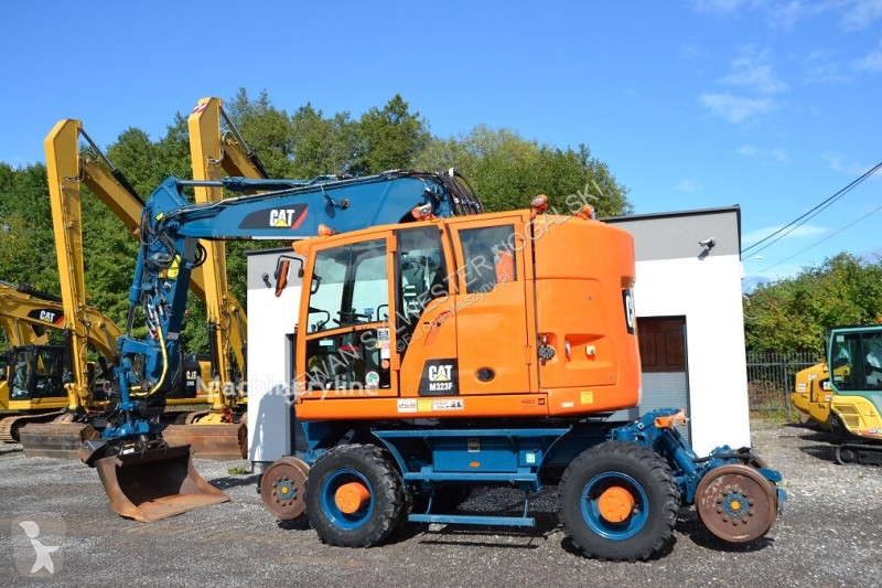 Excavadora Caterpillar M