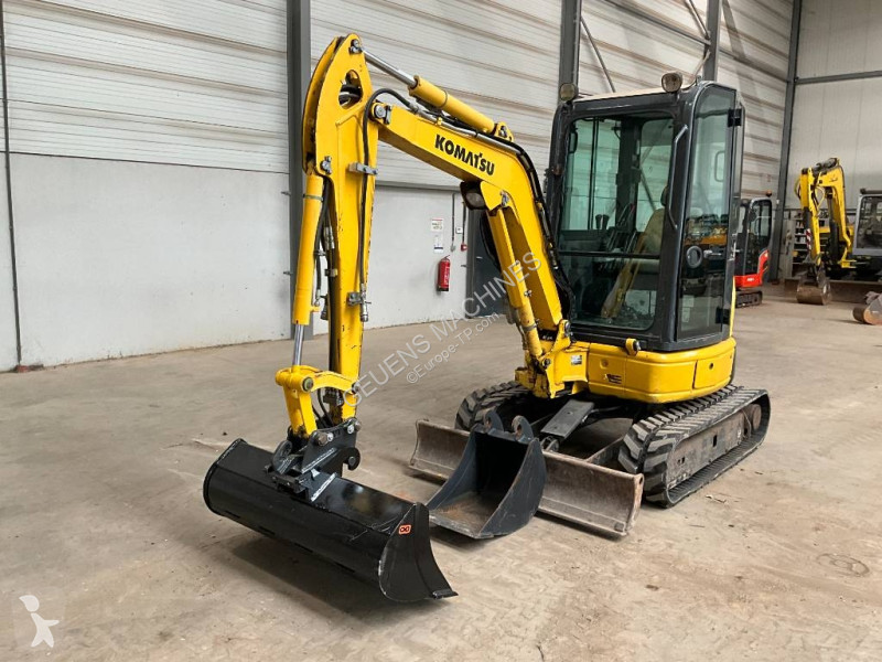 Экскаватор Komatsu MR3