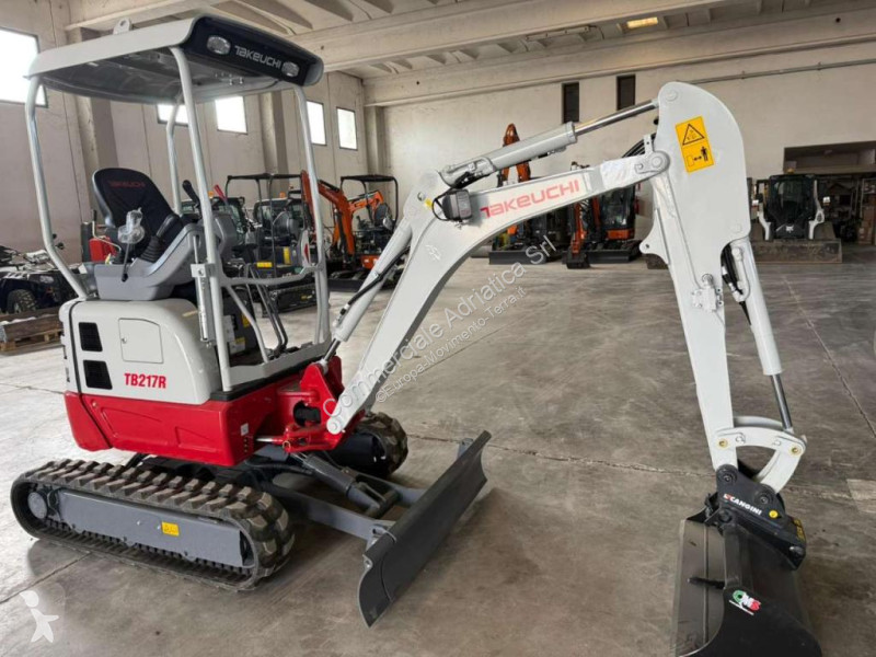 Pelle Takeuchi TB217-R