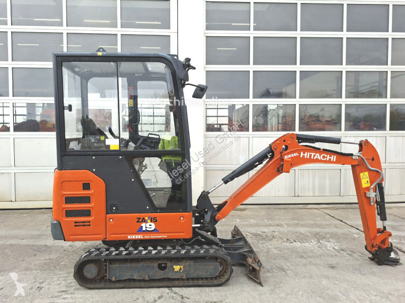 Багер Hitachi ZX19U-6