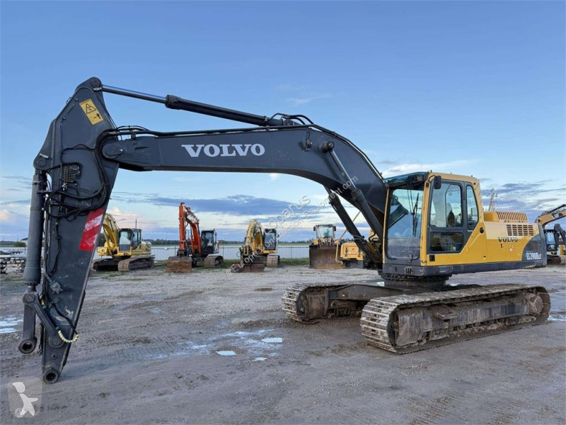 جرافة Volvo
