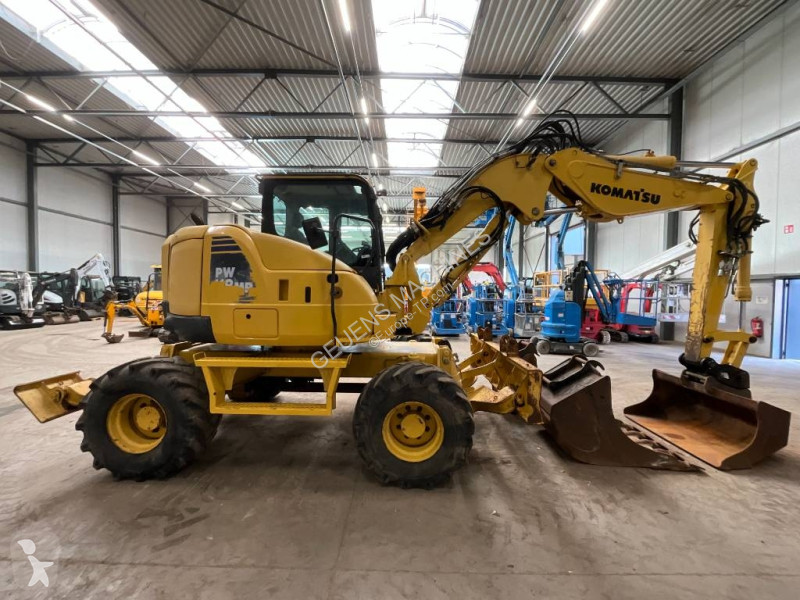 Багер Komatsu MR8