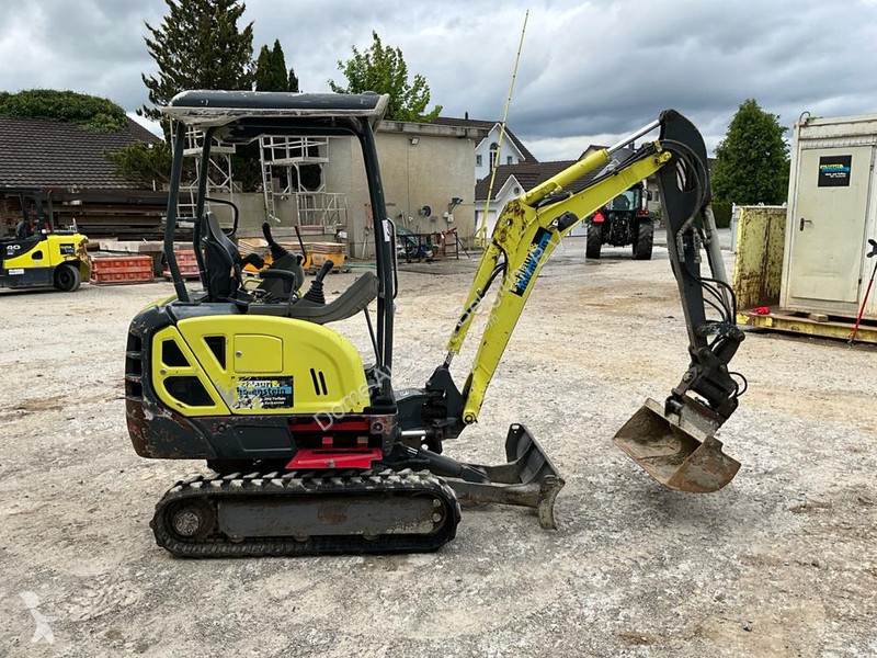 Pelle Takeuchi TB216