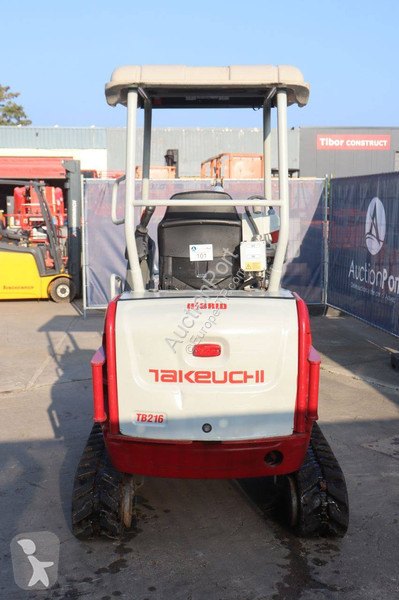 جرافة Takeuchi TB216