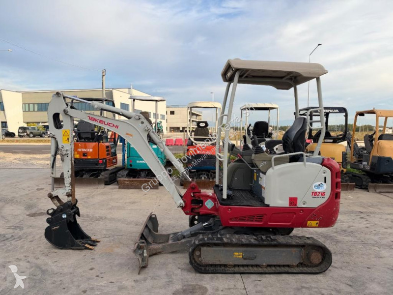 جرافة Takeuchi TB216