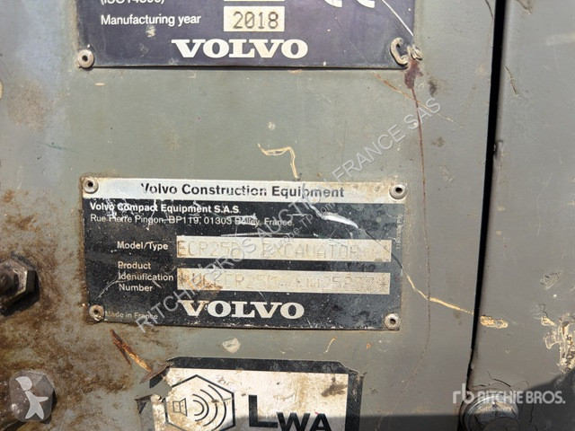 Багер Volvo ECR25D