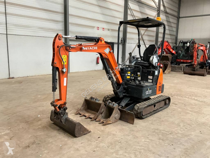 Багер Hitachi ZX 19 U-6