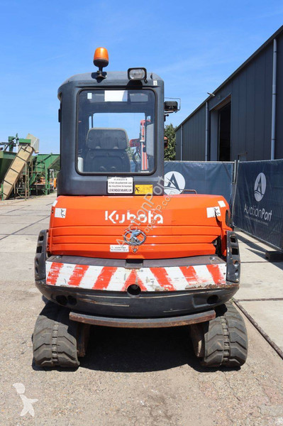Багер Kubota α