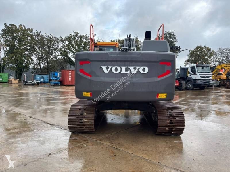 جرافة Volvo