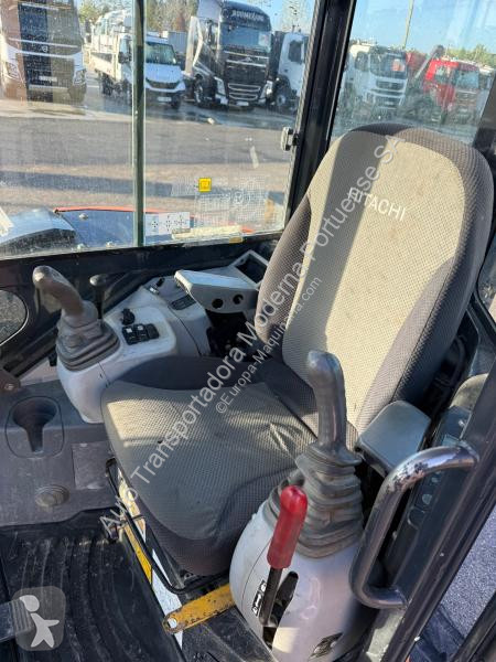 Багер Hitachi