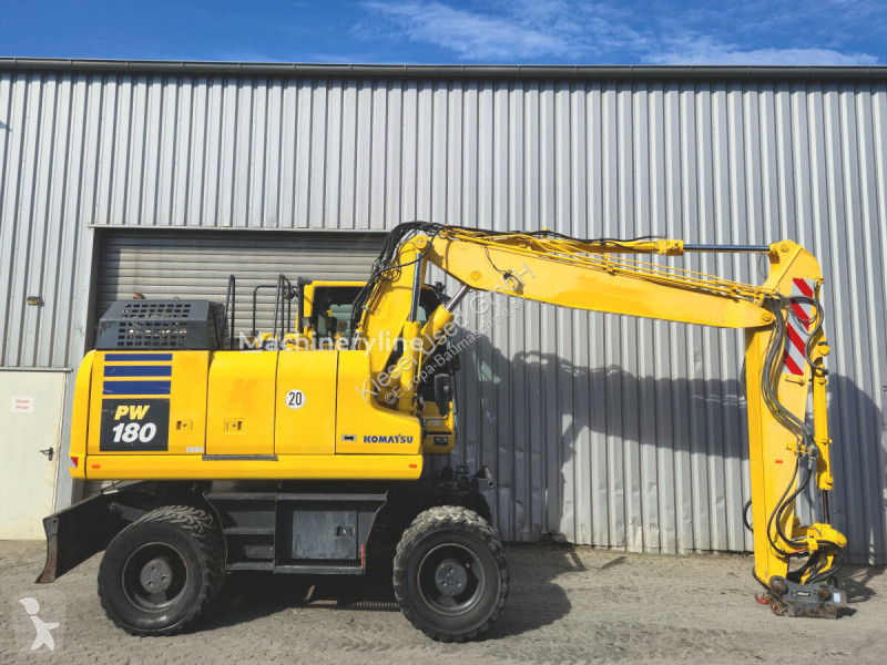 Escavadora Komatsu 11