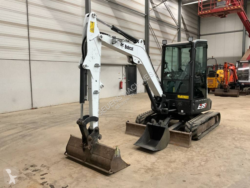 Багер Bobcat 35z